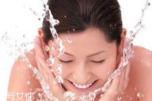 潔面乳和洗面奶是一種產(chǎn)品嗎？洗面奶適合干皮