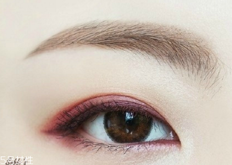 2018秋冬酒紅色眼妝怎么畫(huà)？神秘又有女人味的妝容
