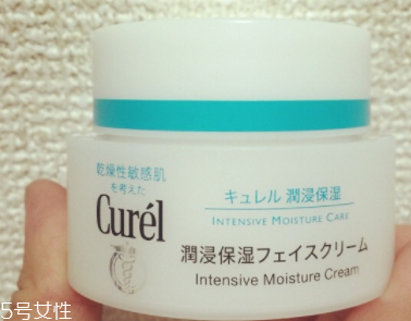 Curel乳霜早晚都能用嗎？夜間用最好