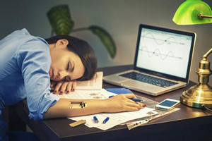 熬夜后吐血是怎么回事？疾病是主因