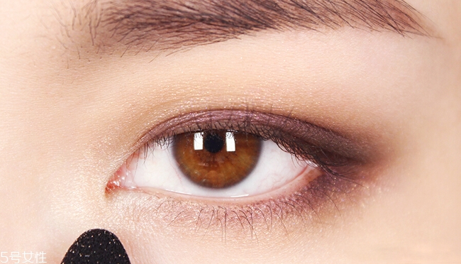 西柚色眼影怎么畫(huà)？教你畫(huà)高冷女神妝容