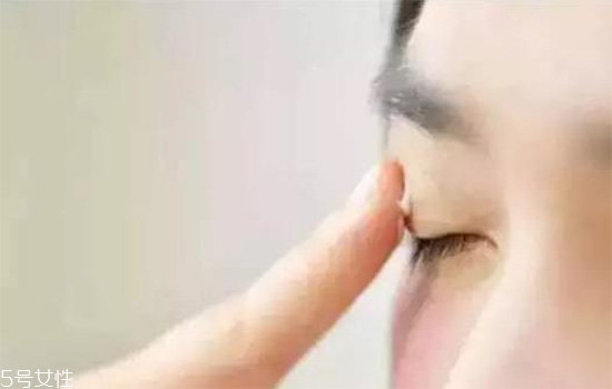 化眼妝對眼睛有害嗎？好看又迷人的眼妝