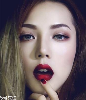 2018秋冬酒紅色眼妝怎么畫(huà)？神秘又有女人味的妝容