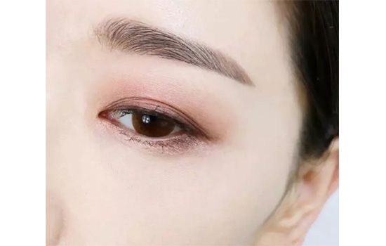 豆沙色眼妝怎么畫？超受歡迎的空氣眼妝畫法