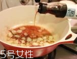 沒有冰箱臘腸怎么保存？懸掛陰涼通風(fēng)處