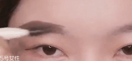 眉型常見失誤有哪些？眉頭壓實很難看