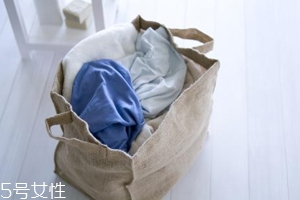 內(nèi)褲和襪子一起洗會(huì)有哪些危害？分情況對(duì)待