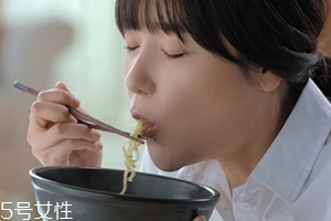 辛拉面多少錢(qián)一包？辛拉面價(jià)格有點(diǎn)偏貴