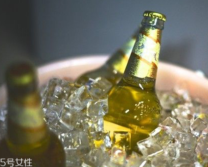 喝啤酒會豐胸嗎？不建議喝啤酒來豐胸