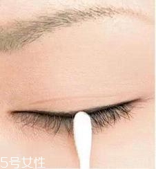眼線液筆不出水怎么辦？畫眼線的常見(jiàn)誤區(qū)