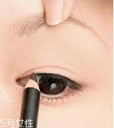 眼線液筆不出水怎么辦？畫眼線的常見(jiàn)誤區(qū)