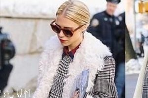 怎么挑選格子大衣？穿對(duì)了氣質(zhì)女就是你