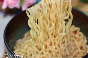 農(nóng)心辛拉面真的健康嗎？看看它非油炸的真面目