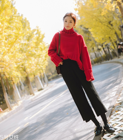 紅色毛衣下面配什么？褲子裙子統(tǒng)統(tǒng)能Hold住