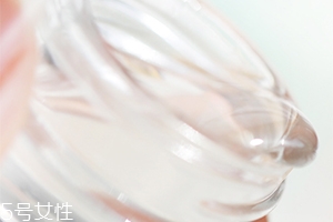 眼部凝膠和眼霜哪個(gè)好？眼部凝膠和眼霜不僅是質(zhì)地區(qū)別