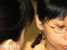 打耳洞必須注意哪些事？耳垂小不要打