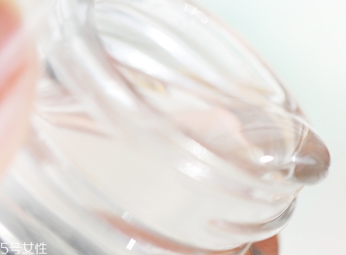 眼部凝膠什么時(shí)候用？更加推薦晚上用