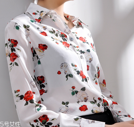 怎么穿衣服有女人味？跟著她學(xué)就對(duì)了