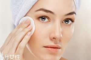 涂粉底液如何避免假面？少量多次慢慢調(diào)整