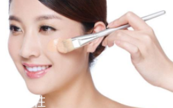 怎么打造裸妝底妝？粉底色號要選好