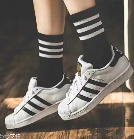 阿迪達斯有40.5碼嗎？阿迪達斯鞋碼這樣挑