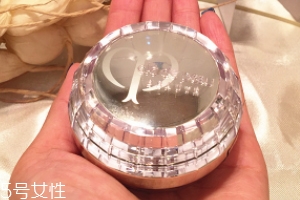 CPB晶致眼霜油不油？水油科學配比