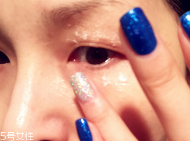CPB晶致眼霜油不油？水油科學配比