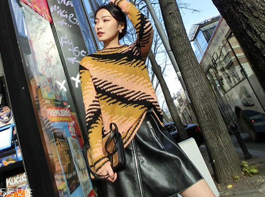 皮裙配什么上衣好看？教你做個(gè)硬糖女孩