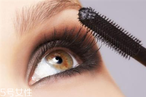 睫毛膏暈妝是什么原因？化妝手法很重要