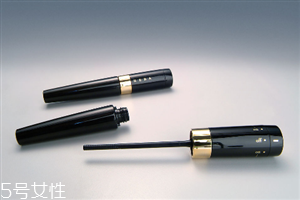 睫毛膏能帶上飛機(jī)嗎？睫毛膏需要單獨(dú)卸妝