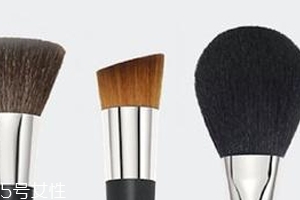 粉底刷可以用吹風機吹干嗎？會炸毛