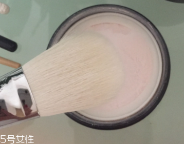 粉底刷可以用吹風機吹干嗎？會炸毛