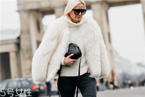 白色皮草怎么搭配？專屬于冬季的圣潔女神范兒