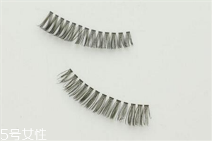 長(zhǎng)期佩戴假睫毛有什么危害？適當(dāng)給眼周肌膚放個(gè)假