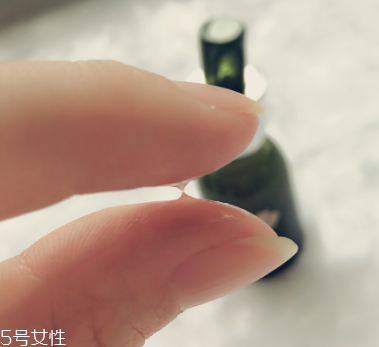 LA MER修護精華露孕媽能用嗎？適合產后去皺