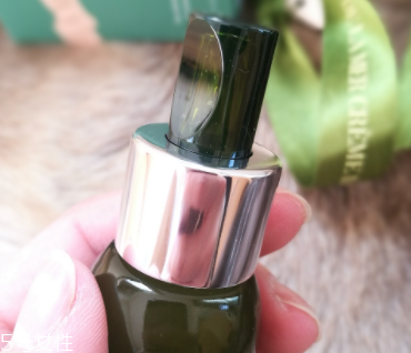 海藍(lán)之謎去皺精華用多久能見效？至少3個月