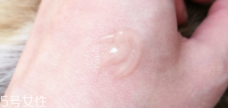 海藍(lán)之謎去皺精華用多久能見效？至少3個月