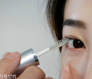 睫毛增長(zhǎng)液可以用于眉毛嗎？睫毛增長(zhǎng)液還可以涂頭發(fā)