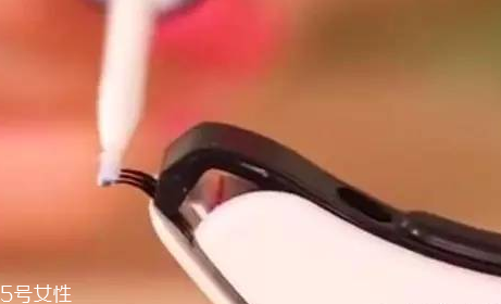 睫毛訂書(shū)機(jī)是什么？這十款睫毛膏讓你輕松放大雙眼