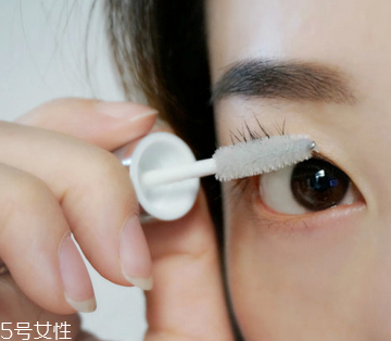 睫毛增長(zhǎng)液可以用于眉毛嗎？睫毛增長(zhǎng)液還可以涂頭發(fā)