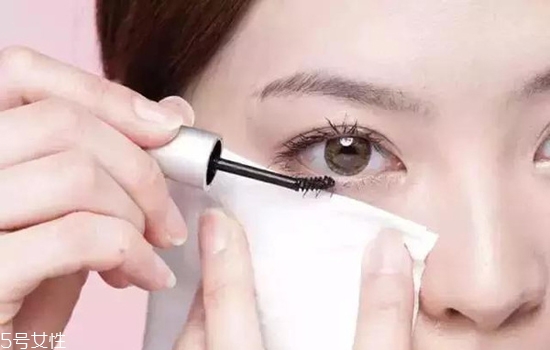睫毛膏暈妝是什么原因？化妝手法很重要