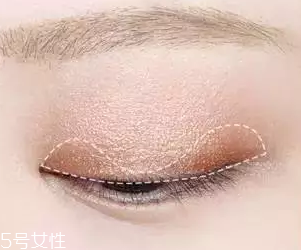 皮膚黑怎么選粉底？至少用兩種色號(hào)