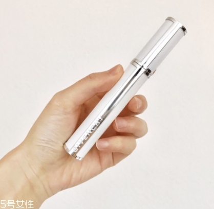 紀(jì)梵希睫毛膏哪款好？海膽折角睫毛膏任你選擇