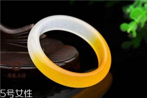 黃龍玉手鐲多少錢？這個種類的價值最貴