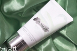 海藍(lán)之謎潔面泡沫和潔膚乳有什么區(qū)別？適合不同膚質(zhì)