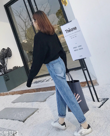 寬松牛仔褲配什么上衣？帶給你不一樣的美感