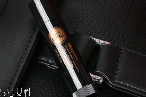 唇膏可以祛痘嗎？小心致痘風險