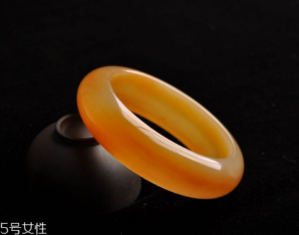 黃龍玉手鐲戴哪只手？手鐲佩戴要當心