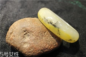 黃龍玉手鐲戴哪只手？手鐲佩戴要當心