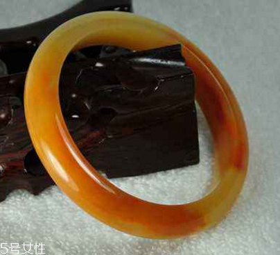 黃龍玉手鐲起棉怎么辦？正常現(xiàn)象不必驚慌
